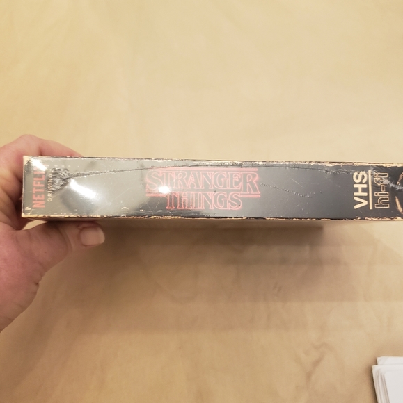 Stranger Things First Season DVD Unopened Set - Picture 3 of 7